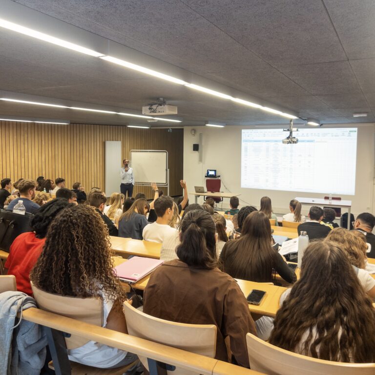 Etudier à l'étranger: étudiants en amphi